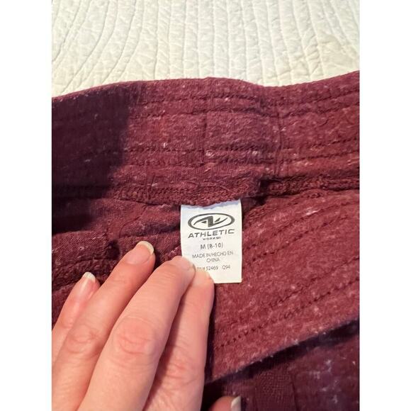 Athletic sweatshirts
Med 8-10 - Picture 2 of 4